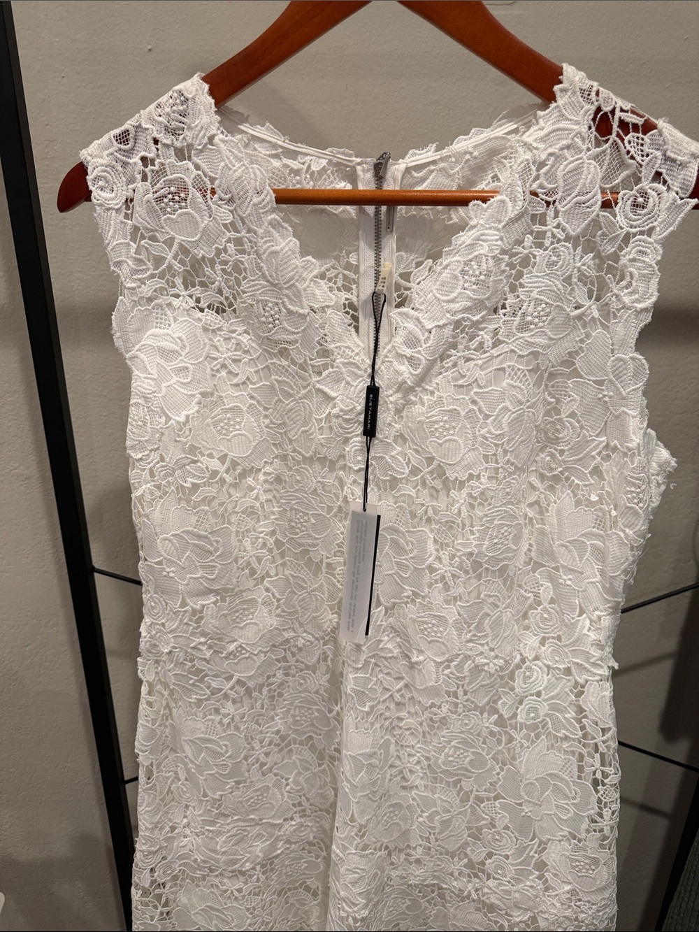 Eli Tahari White Lace Sleeveless Dress - Elegant Floral Design size 12